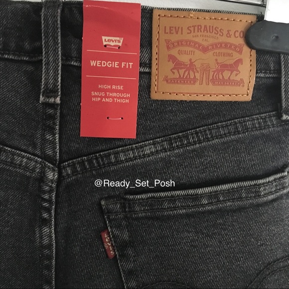 {New} Levi's high waisted vtg. looking shorts 24 - Picture 6 of 8